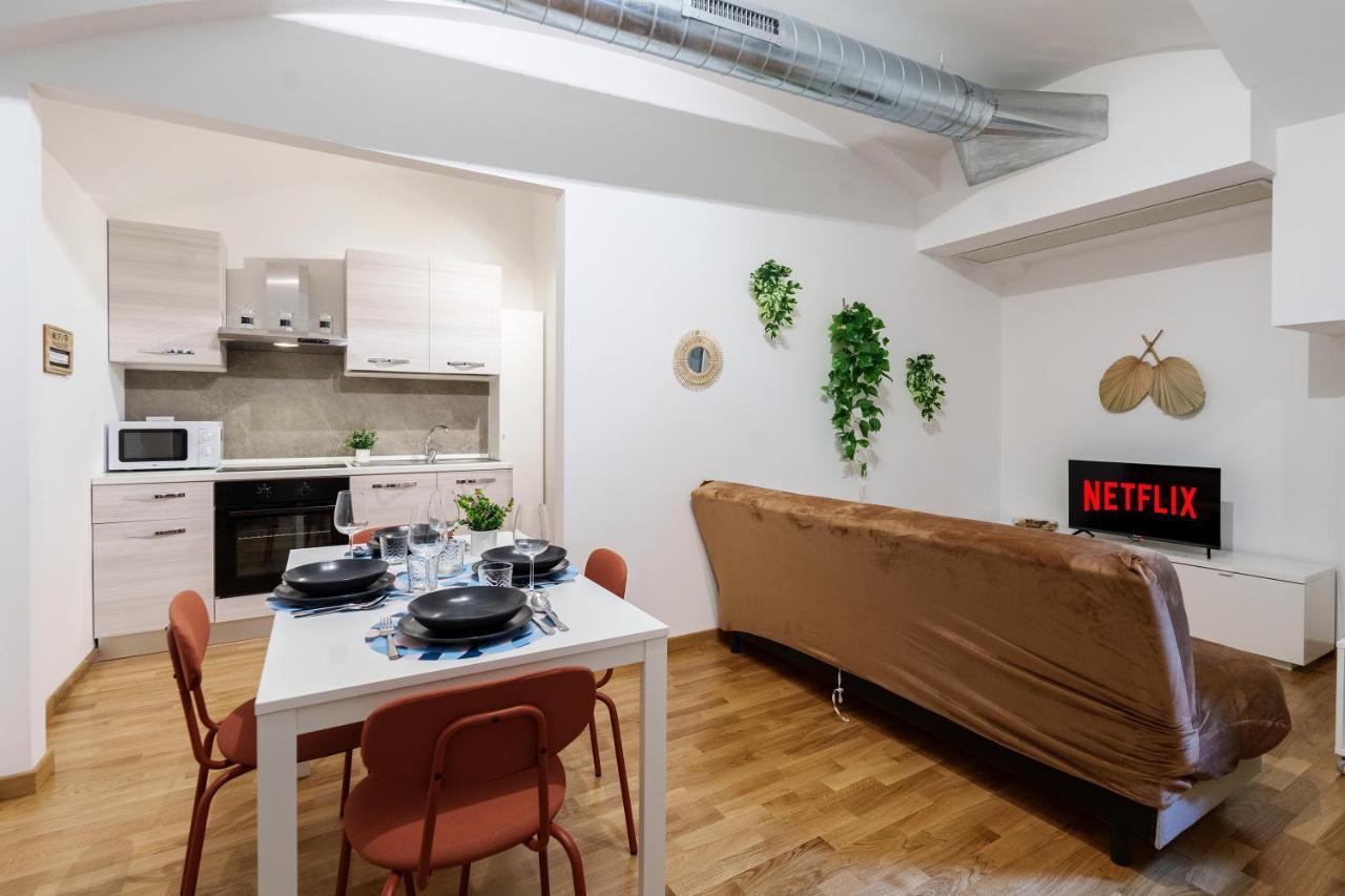 Centro Storico Duomo A 5 Minuti Love Suite Wifi Netflix Milão Exterior foto